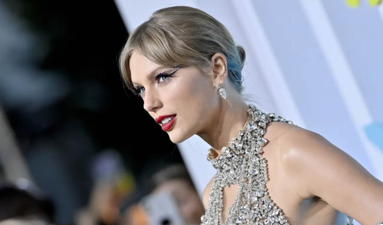 Taylor Swift ve Travis Kelce: Dünyanın Konuştuğu Aşk Hikayesi!