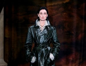 Ünlüler Akın Etti! Burberry Defilesinde Yıldız Geçidi!