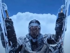 Donarak Düşmeye Ramak Kala: Çinli Paraşütçünün Şaşırtan Kaçışı