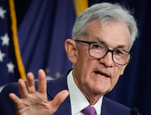 ABD Ekonomisi Yavaşlıyor, Fed Faizleri Sabit Bıraktı