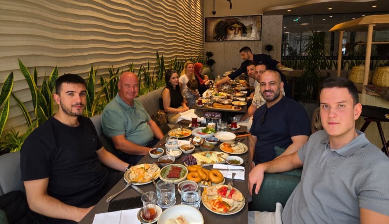 Elite Luxora Ailesi Kahvaltıda Buluştu: Dubai’de Başarı ve Birlik Mesajı Verildi